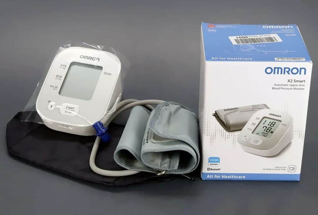 OMRON Tensiomètre brassard X2 Smart - Moniteur de tension artérielle,  validé cliniquement, Bluetooth, Tensiometre Bras avec détection des  pulsation