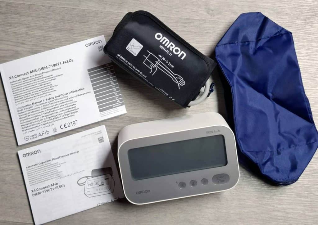Vue contenu de la boîte du Omron X4 Connect AFib